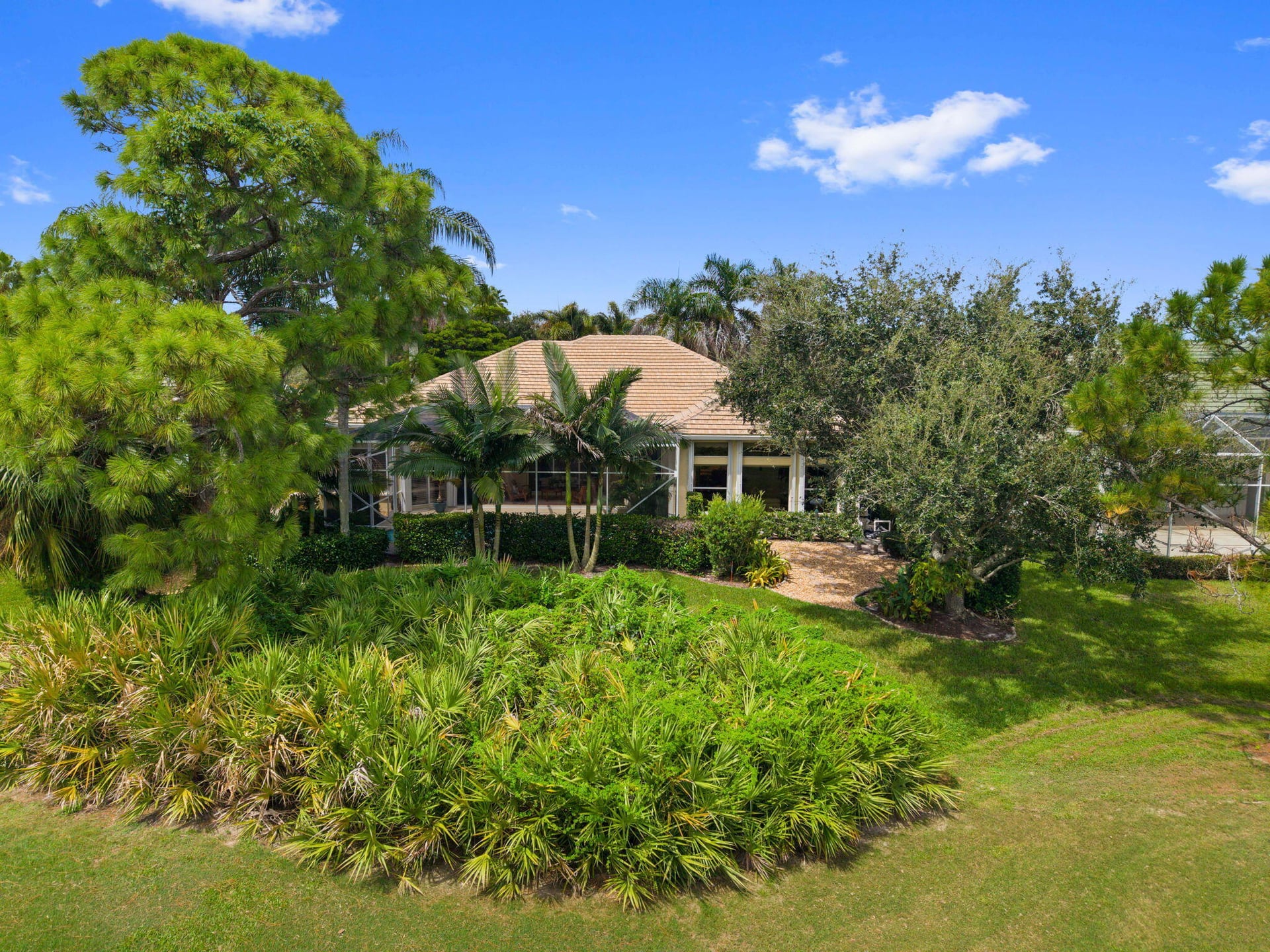 Monarch Country Club Residence photo 11