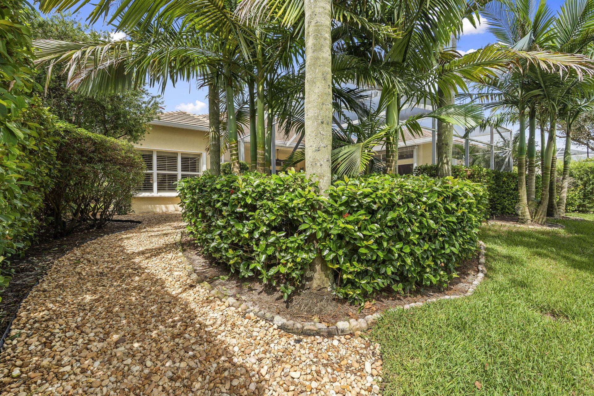 Monarch Country Club Residence photo 12