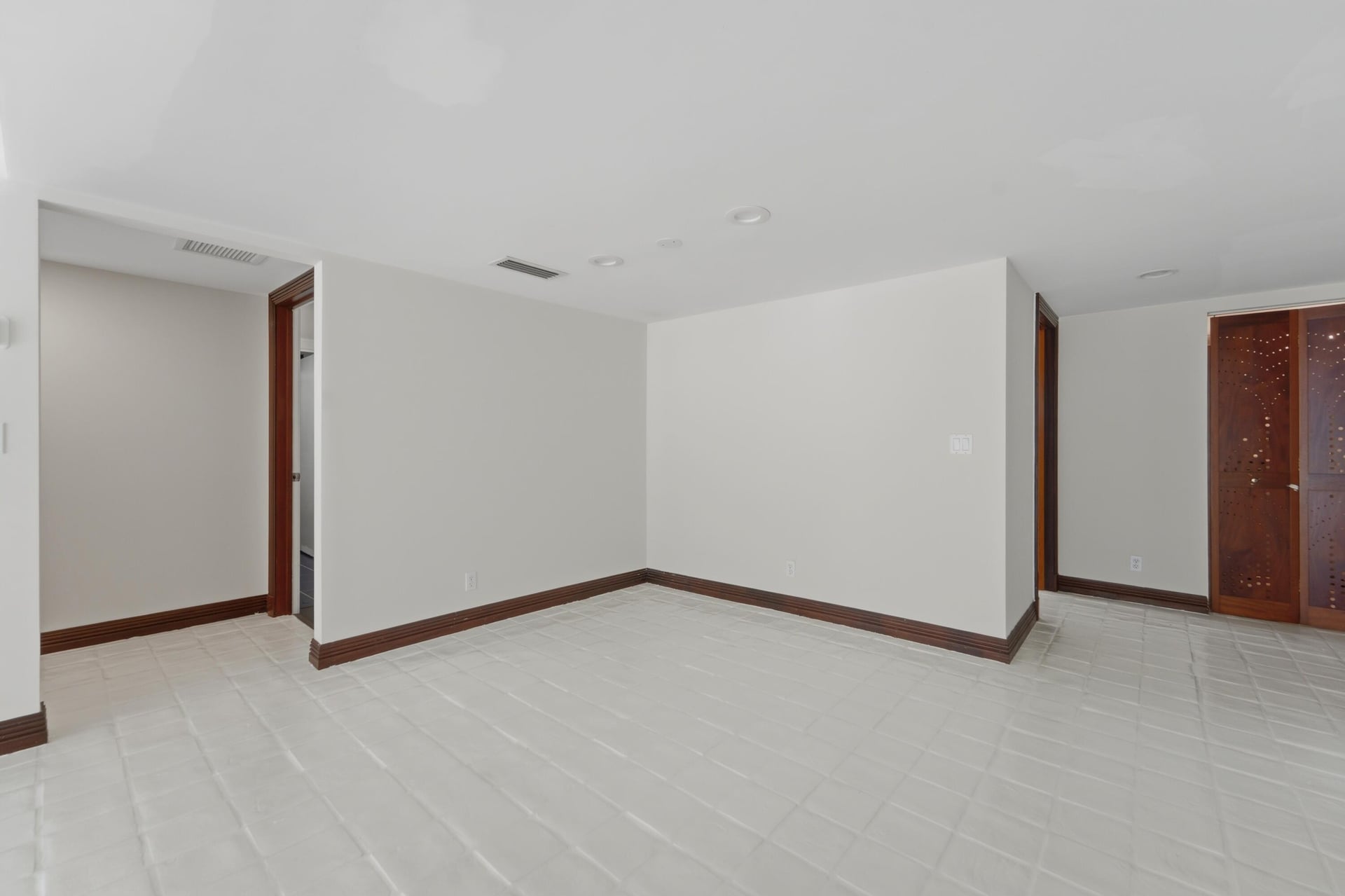 Unit 103 photo 11