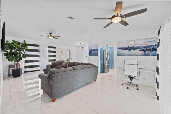 Residence photo 5