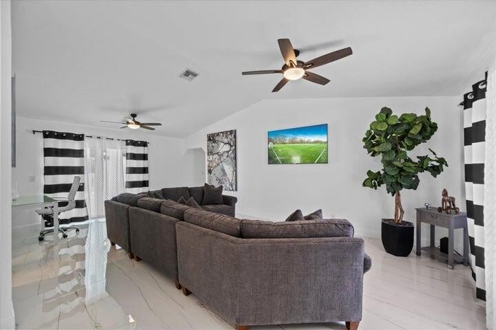Residence photo 6