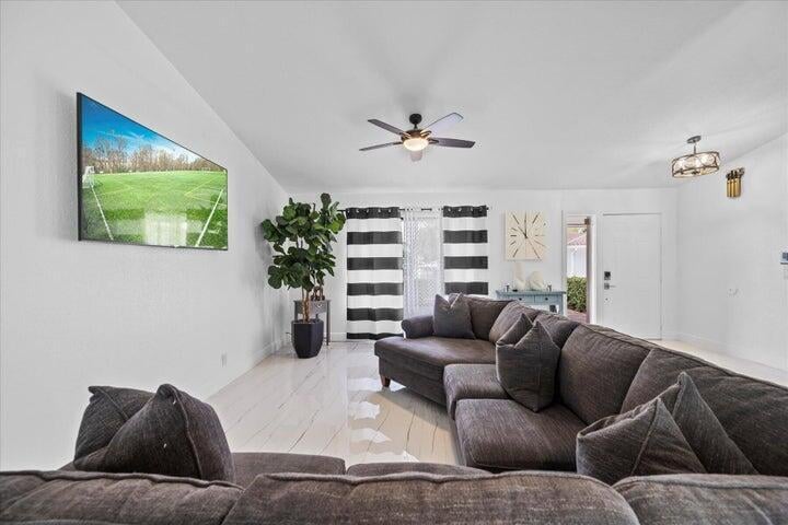 Residence photo 7