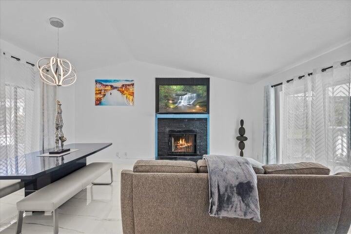 Residence photo 11