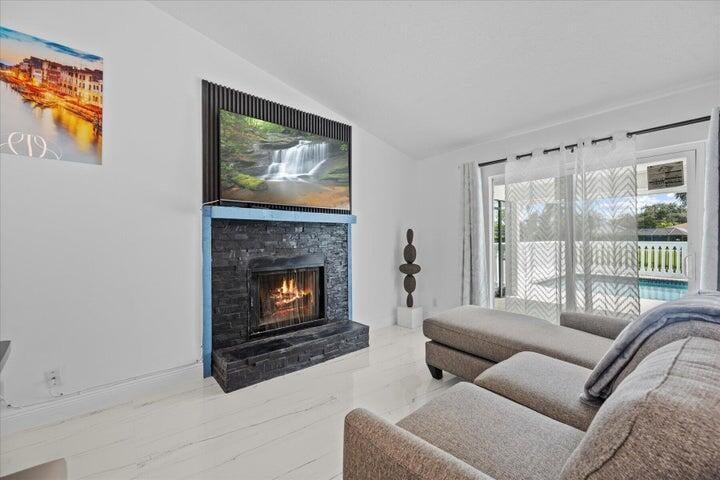Residence photo 12