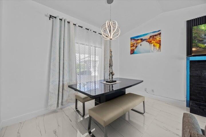 Residence photo 13