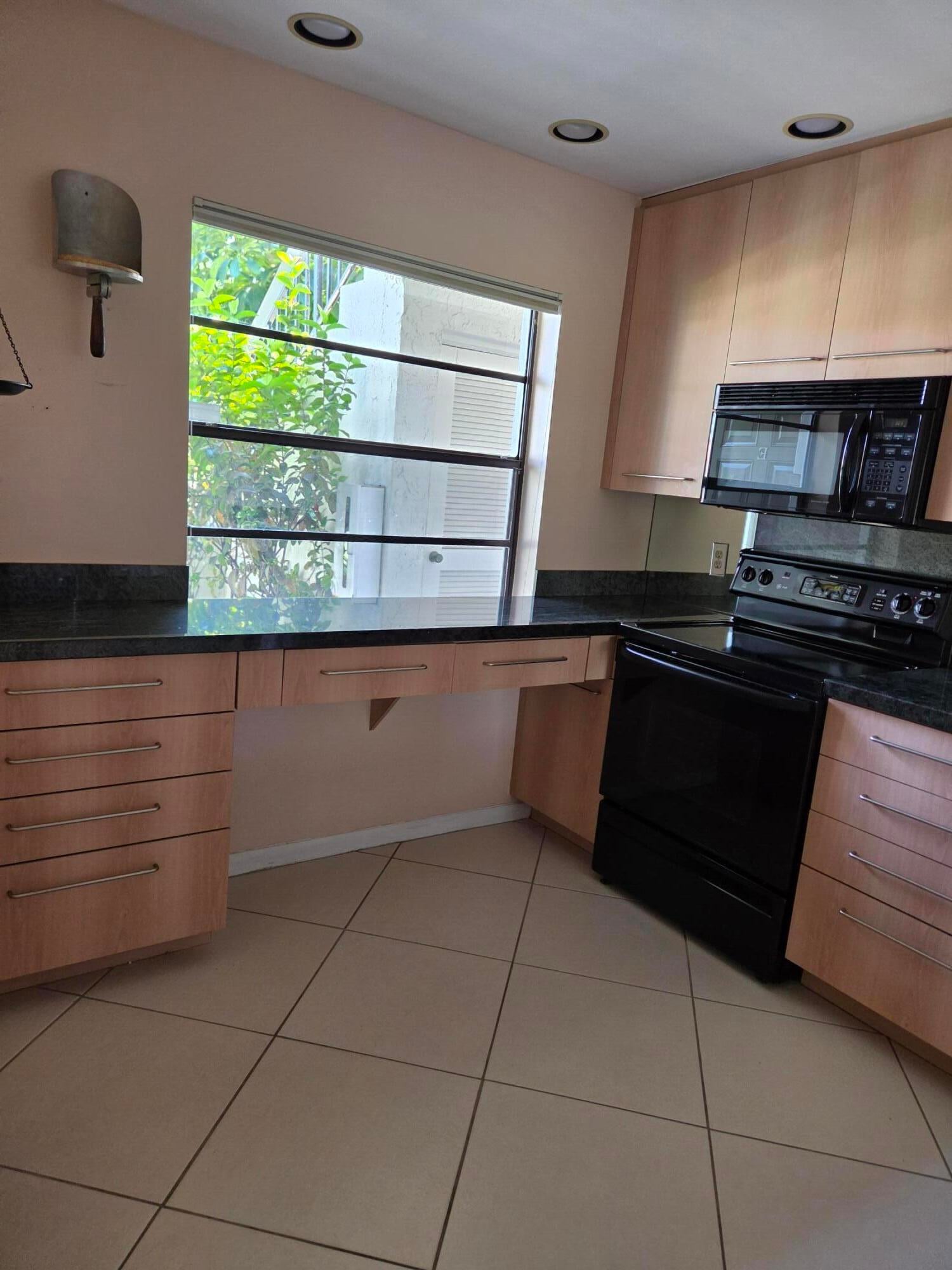 Unit 38e photo 2