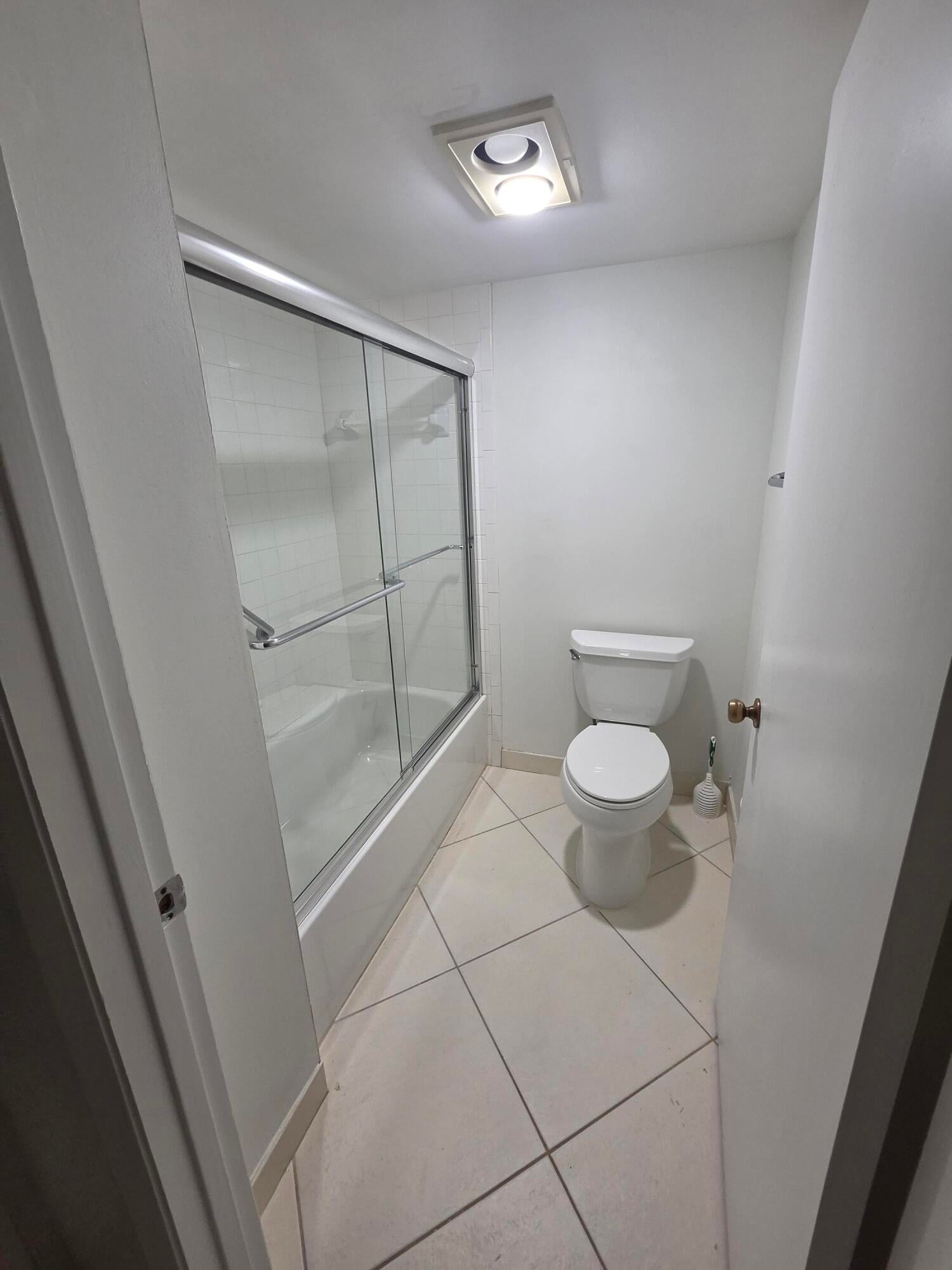 Unit 38e photo 11