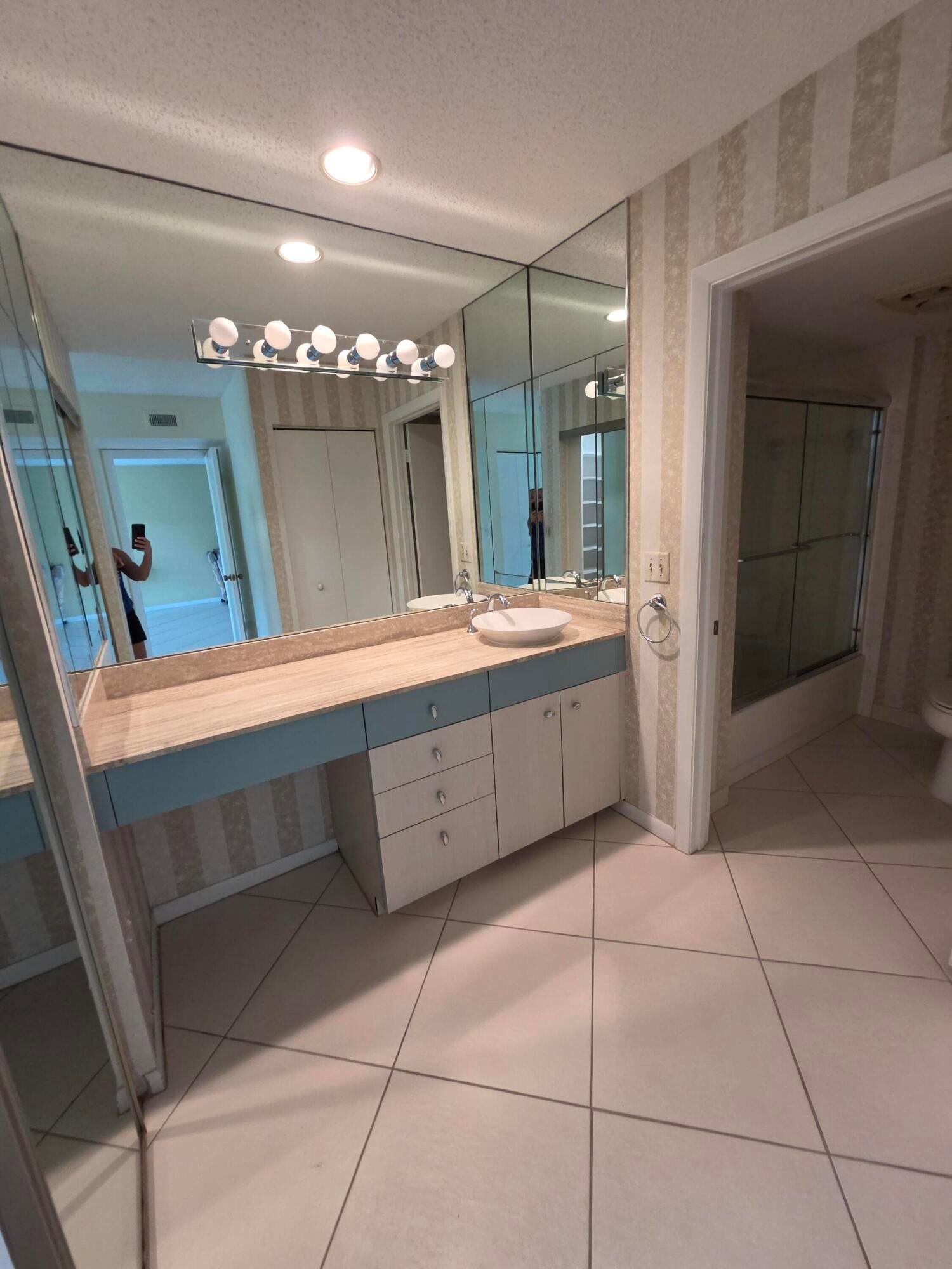 Unit 38e photo 12