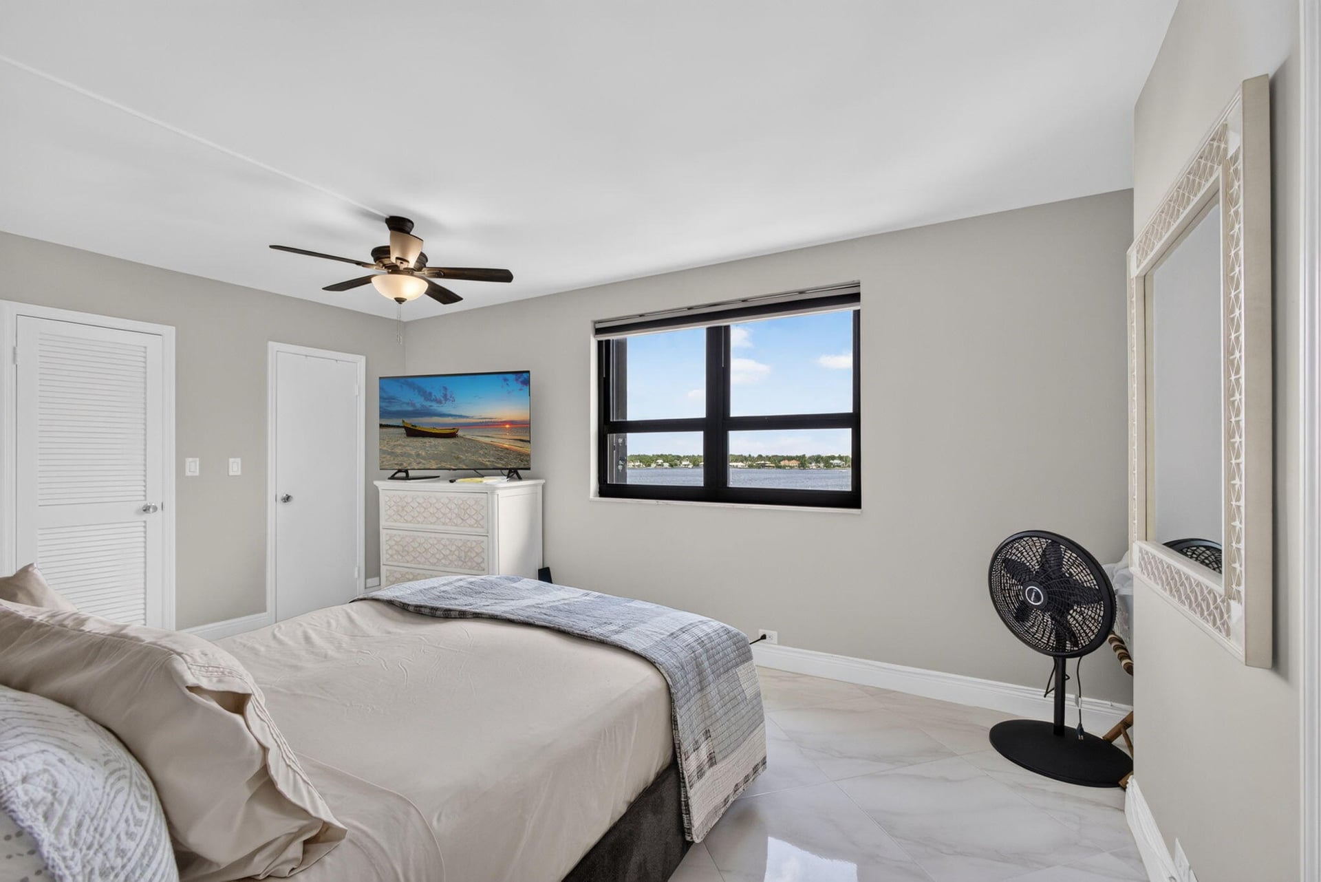  Unit 402 photo 11