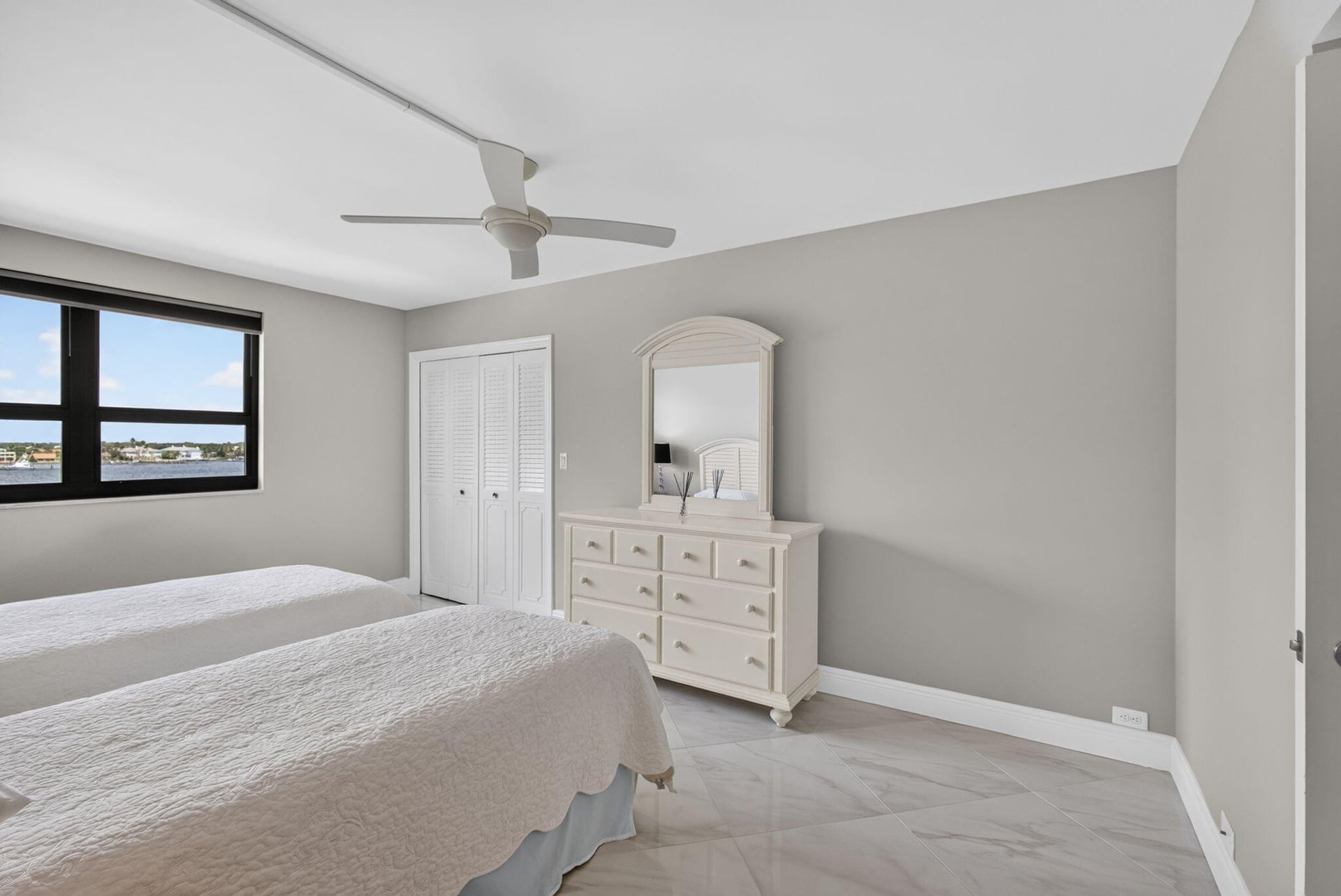  Unit 402 photo 17