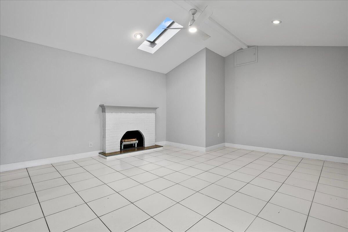 Residence photo 3
