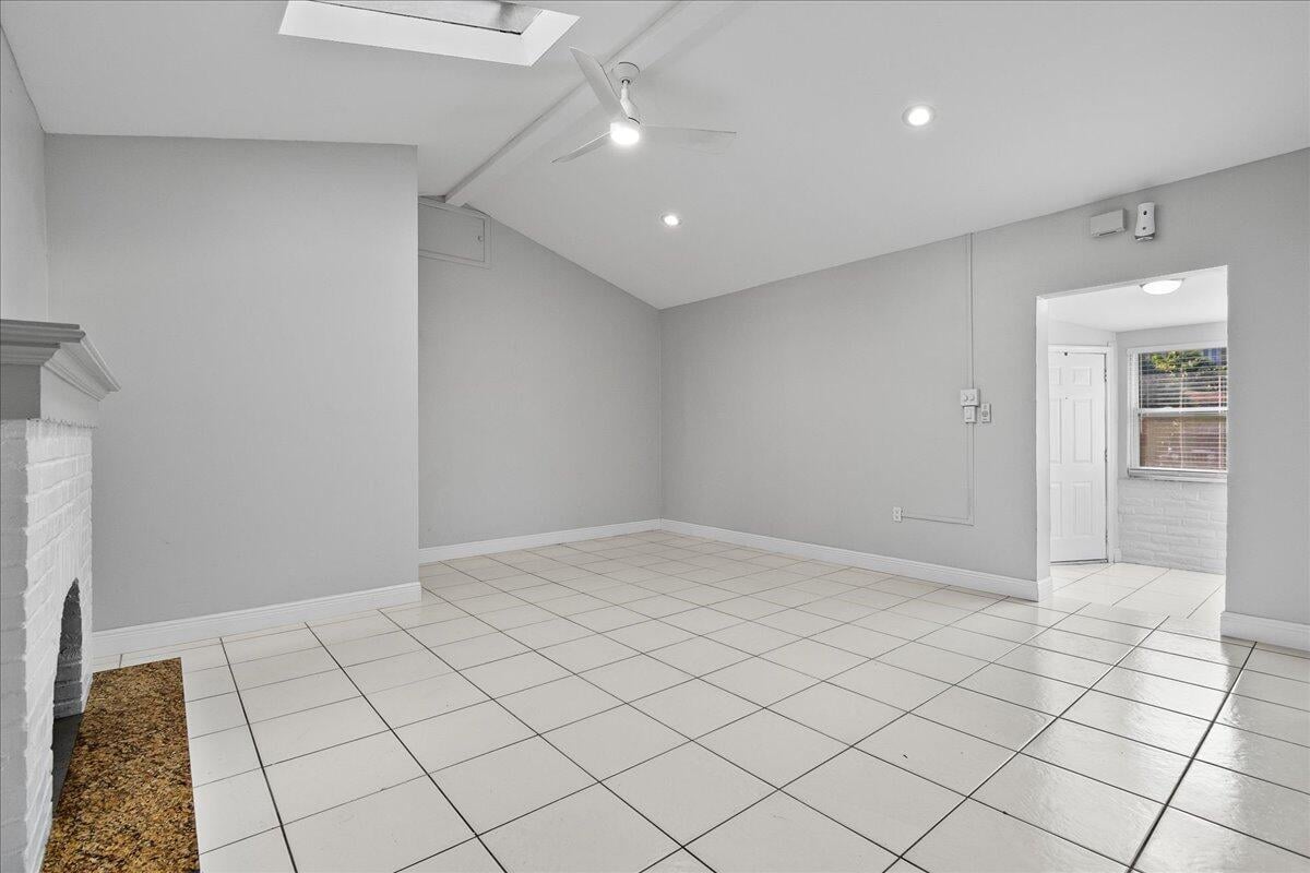 Residence photo 5