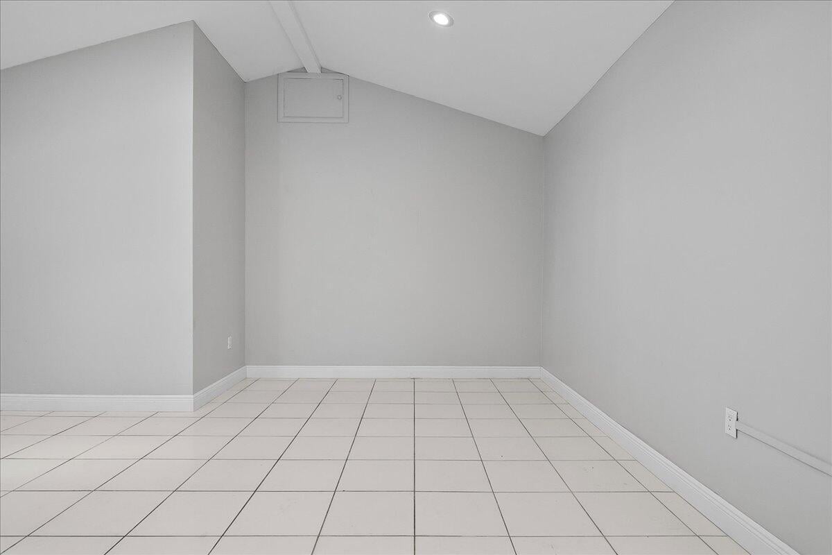 Residence photo 6