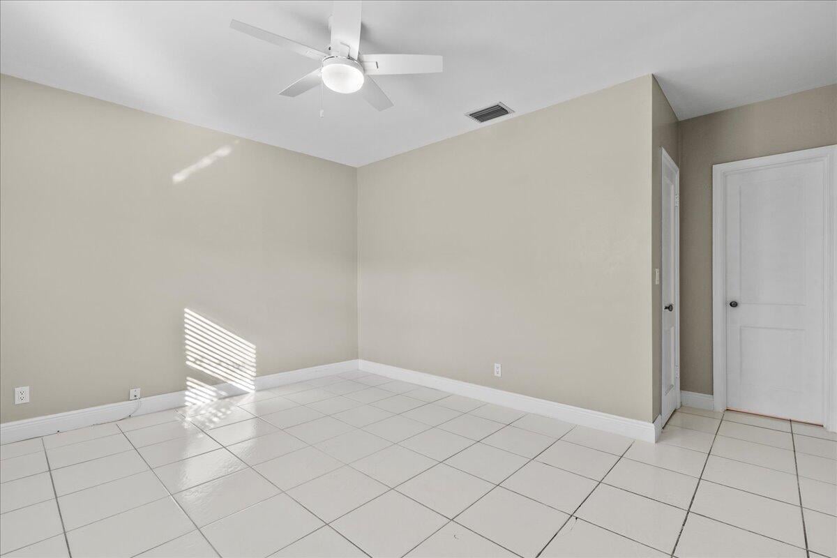 Residence photo 12