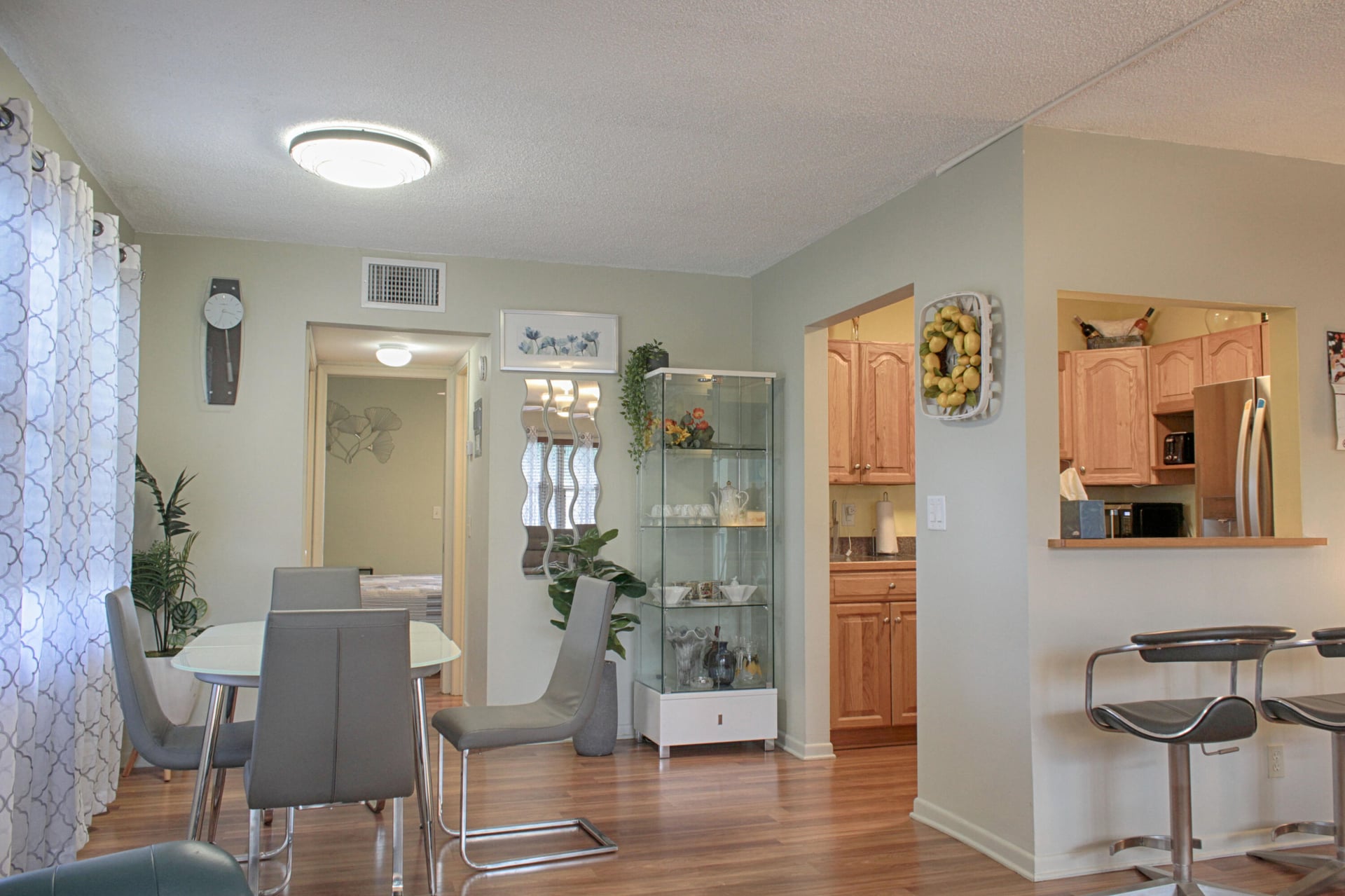 Unit 208 photo 6