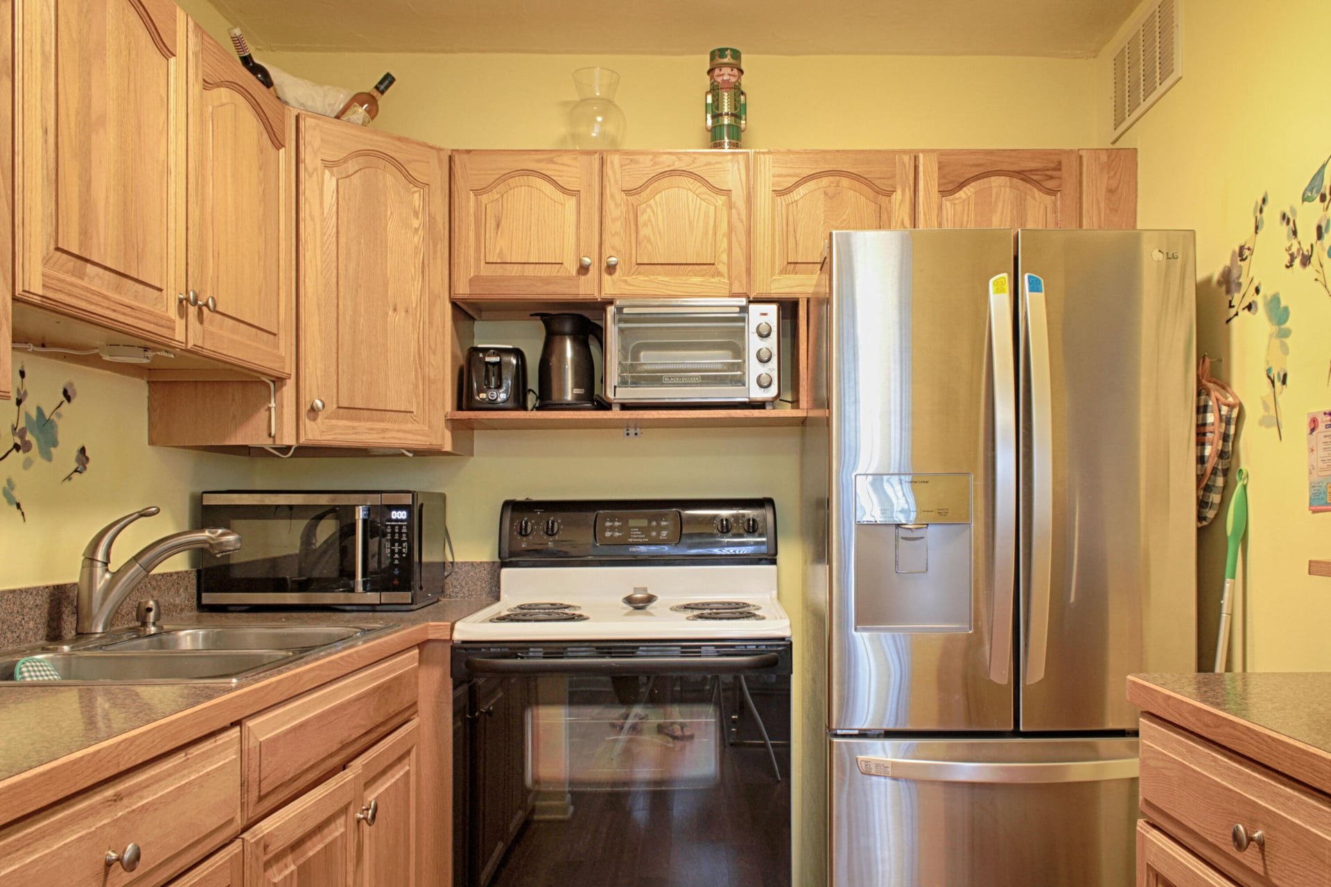 Unit 208 photo 9