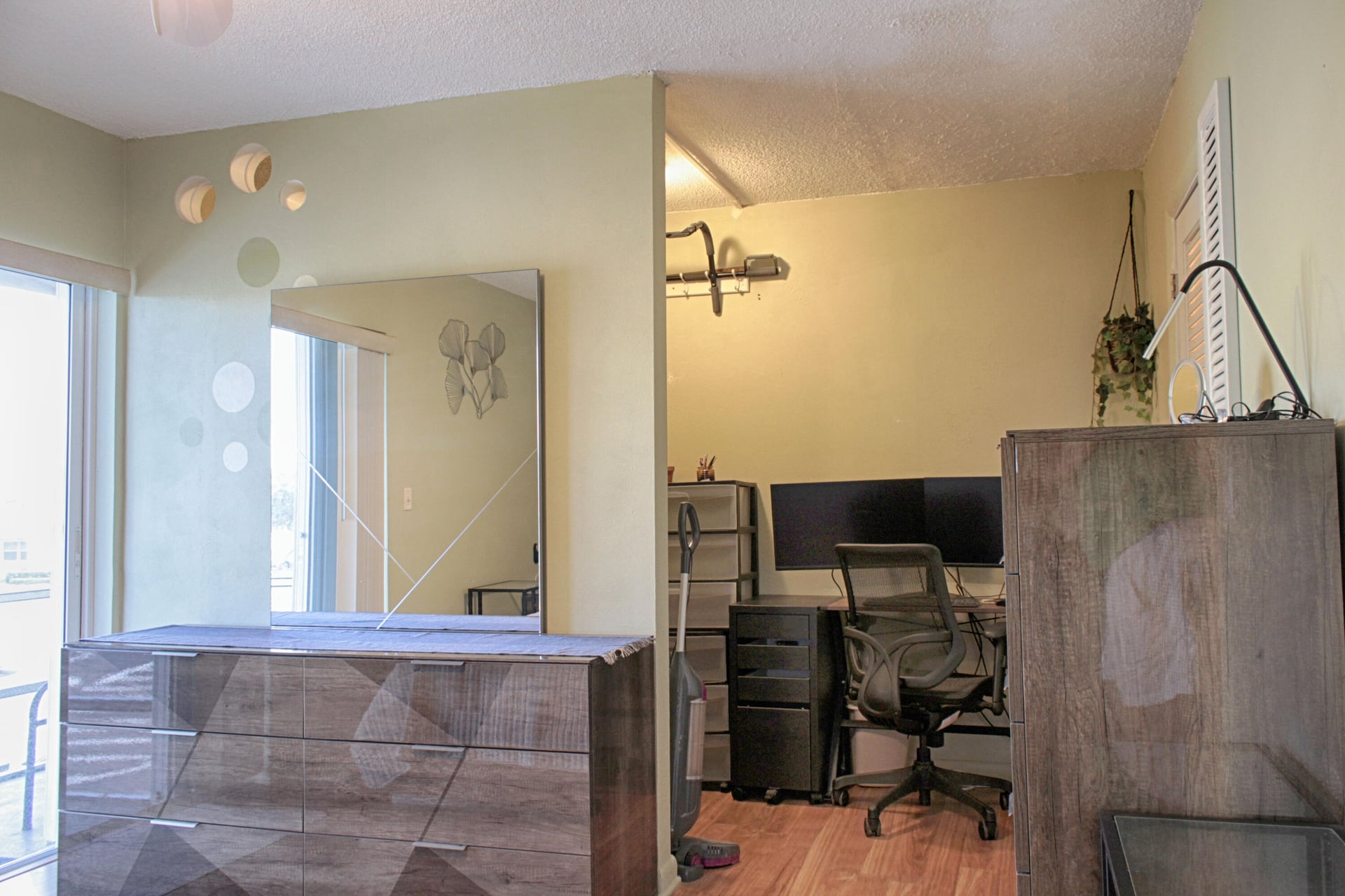 Unit 208 photo 11