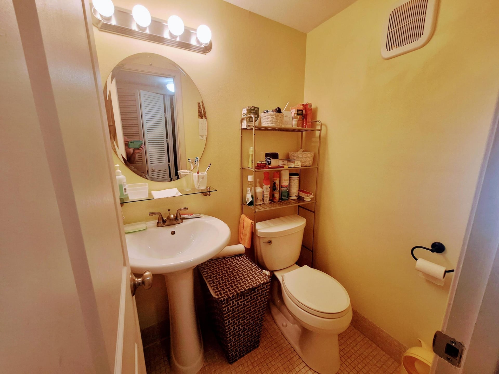 Unit 208 photo 14
