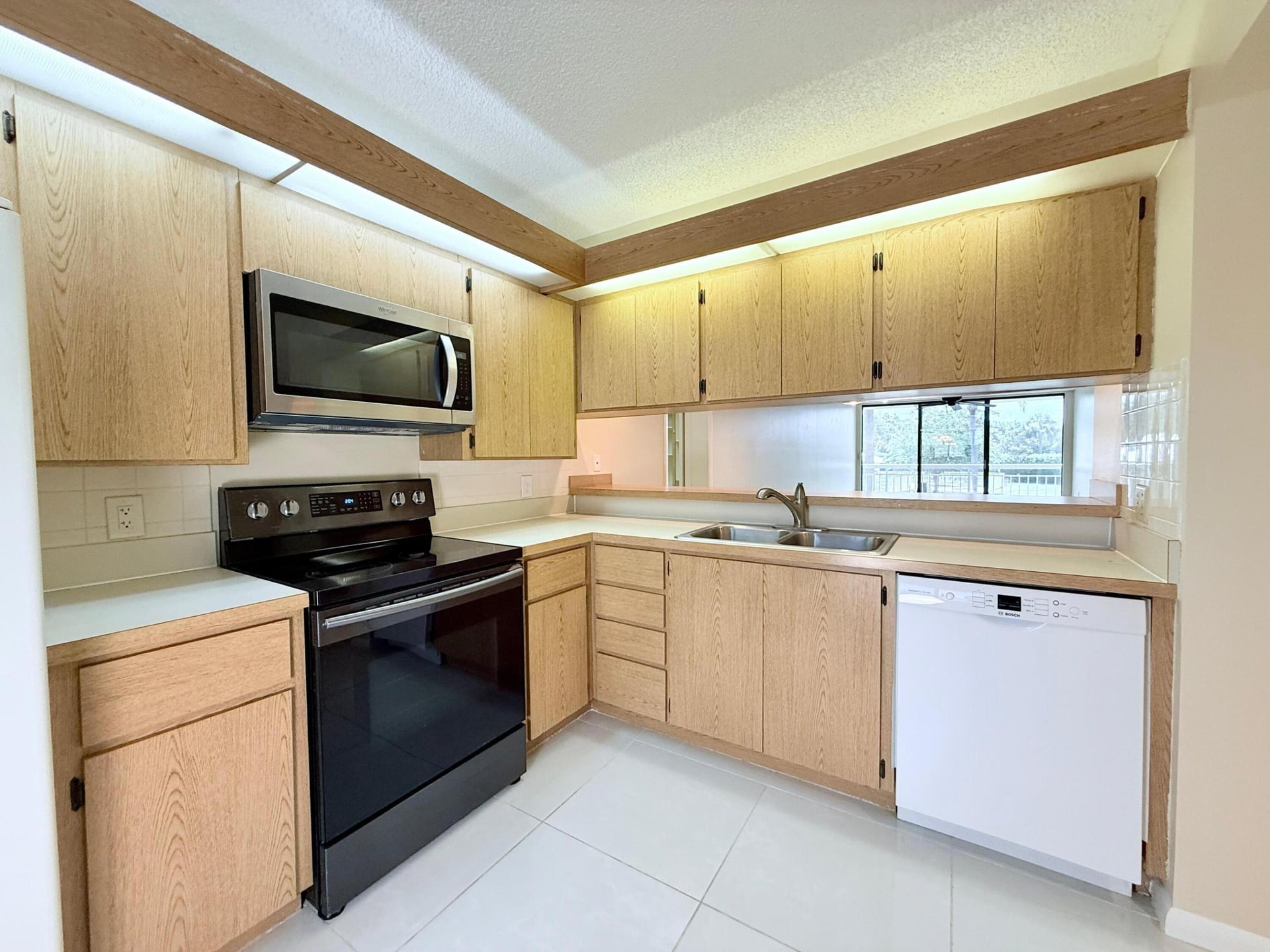  Unit 206 photo 4