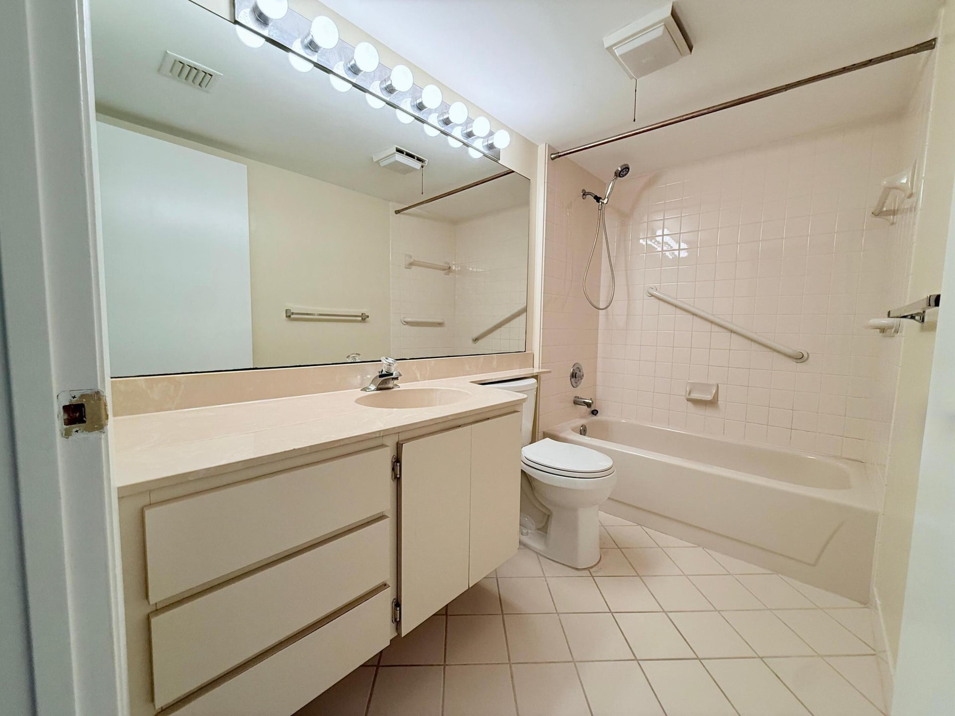  Unit 206 photo 5