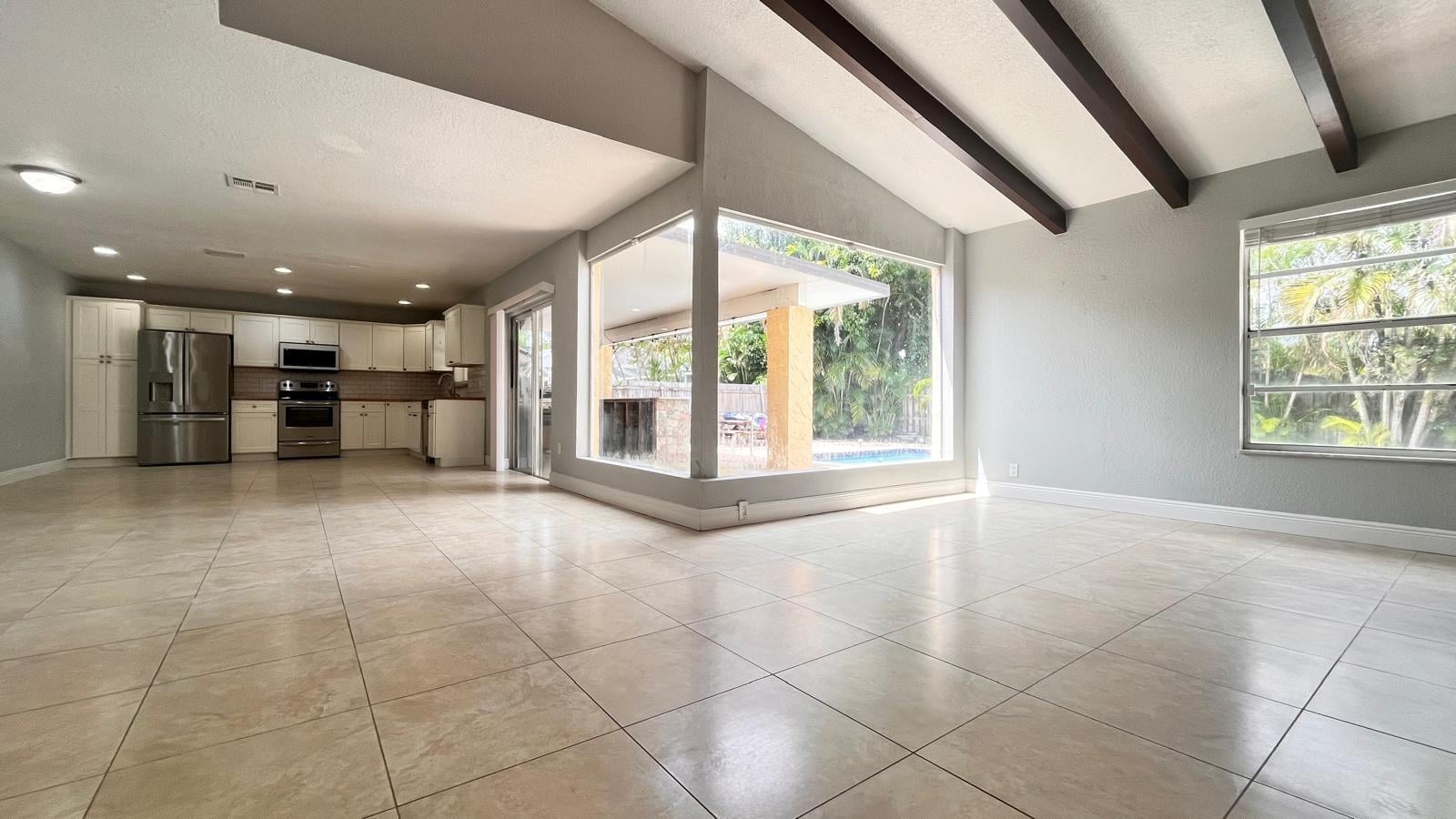 Residence photo 3
