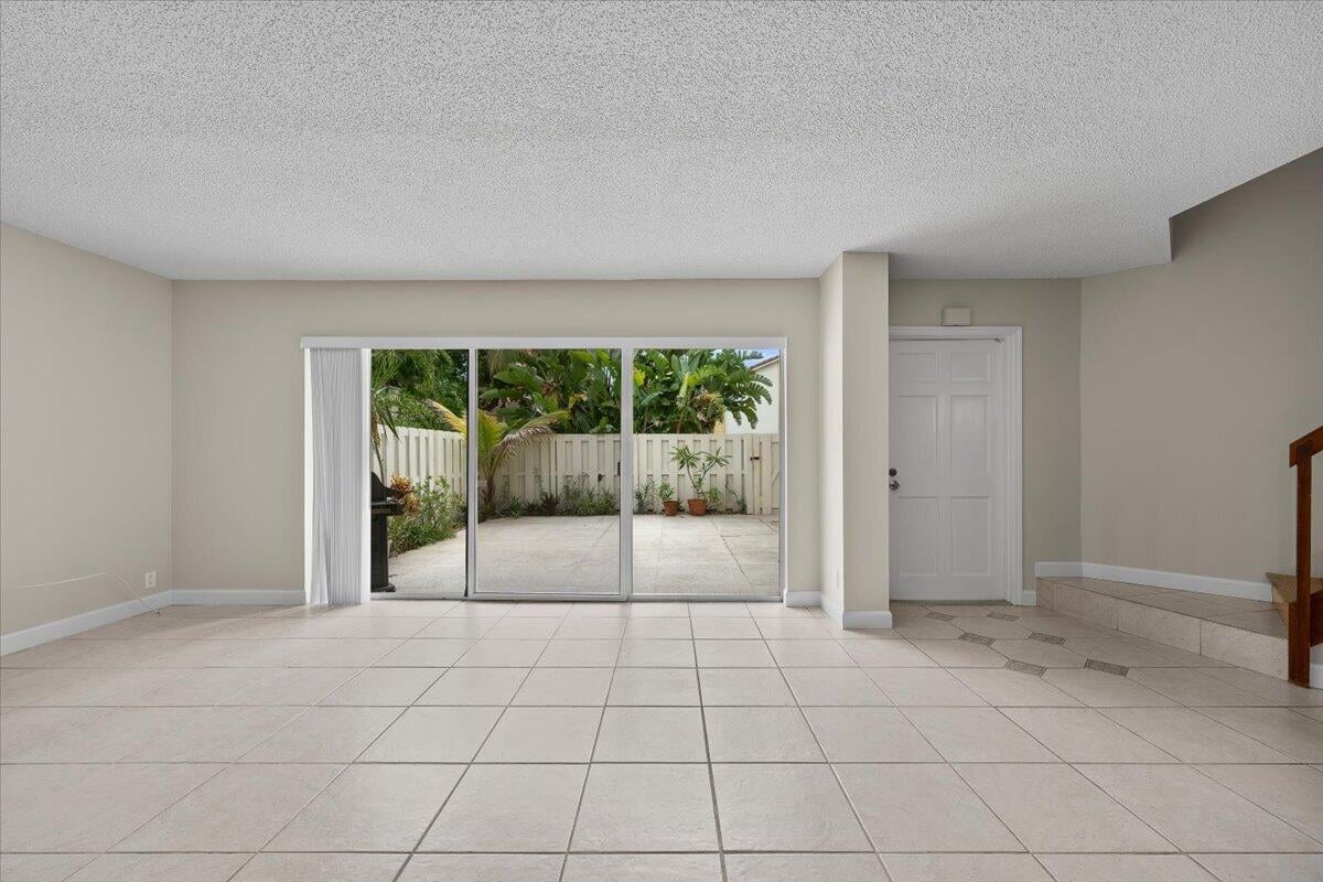  Residence photo 4