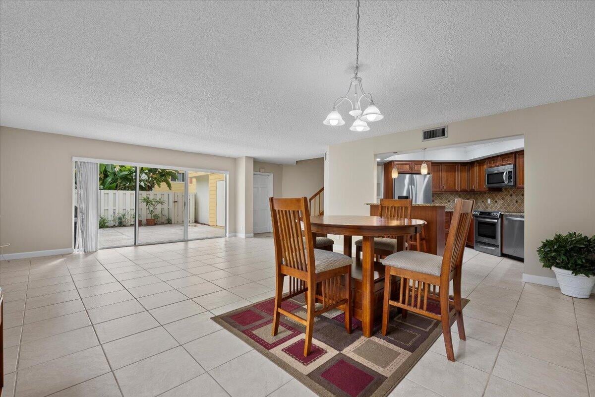  Residence photo 8