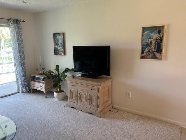 Unit H photo 13
