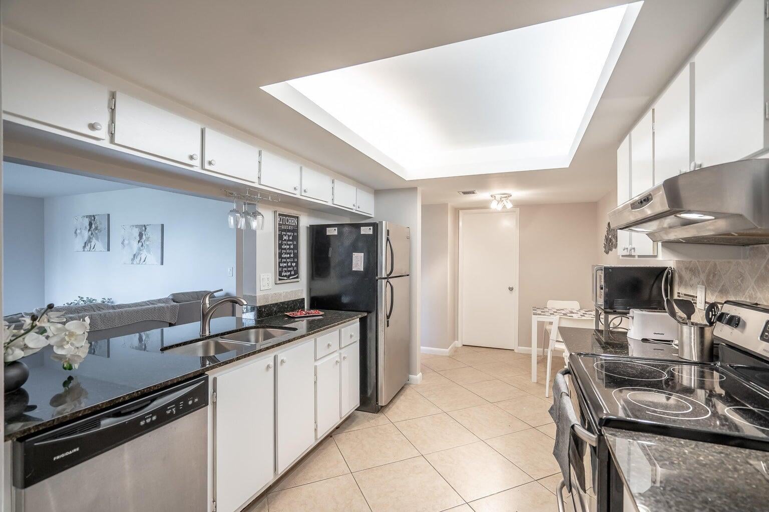  Unit 8308 photo 11