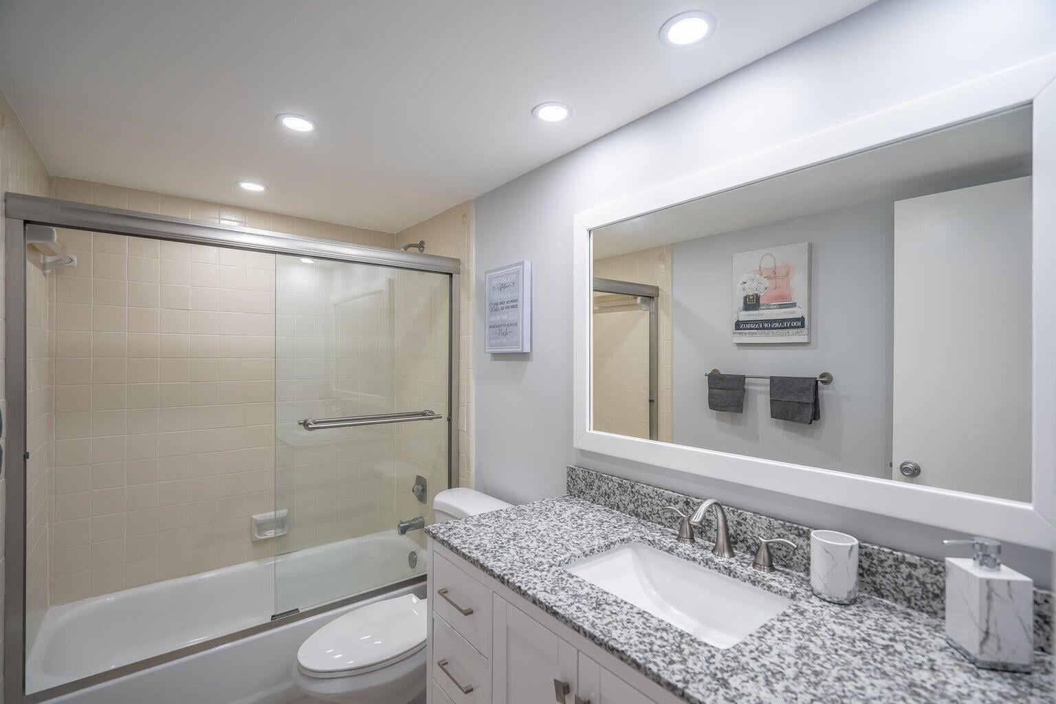  Unit 8308 photo 17