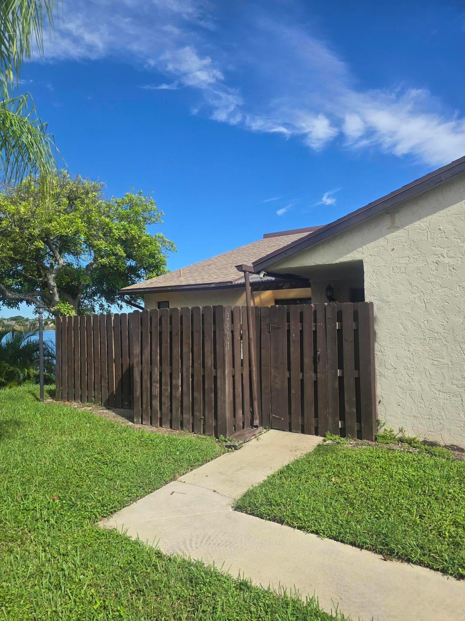 Residence photo 2