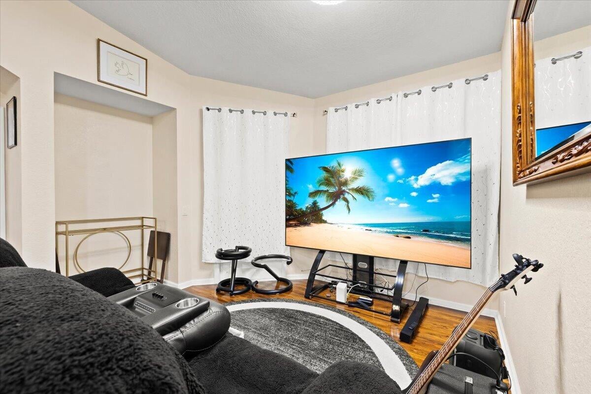 Residence photo 4