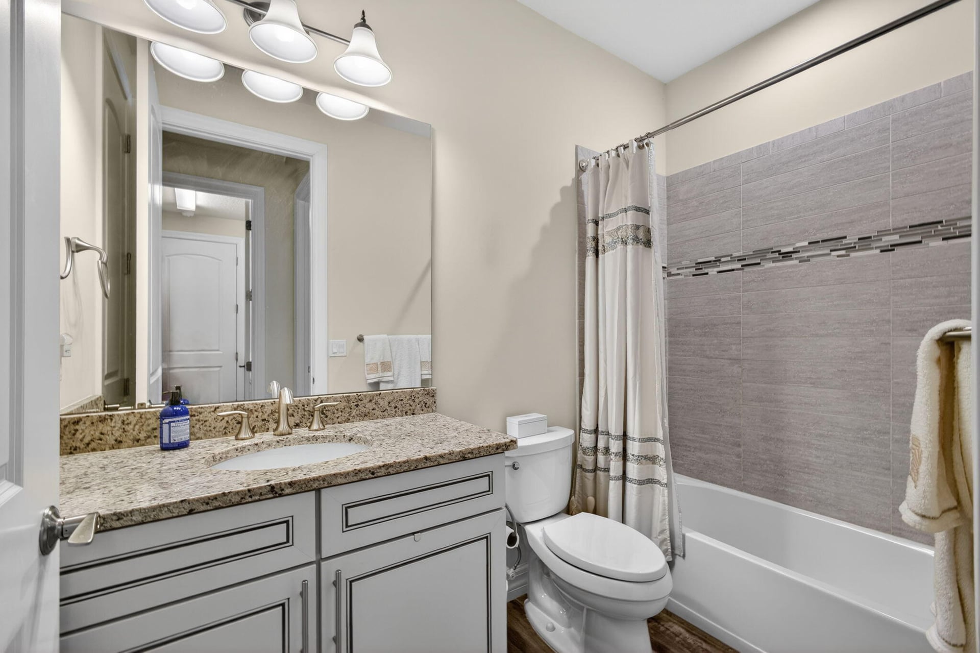 Sonoma Isles Residence photo 42