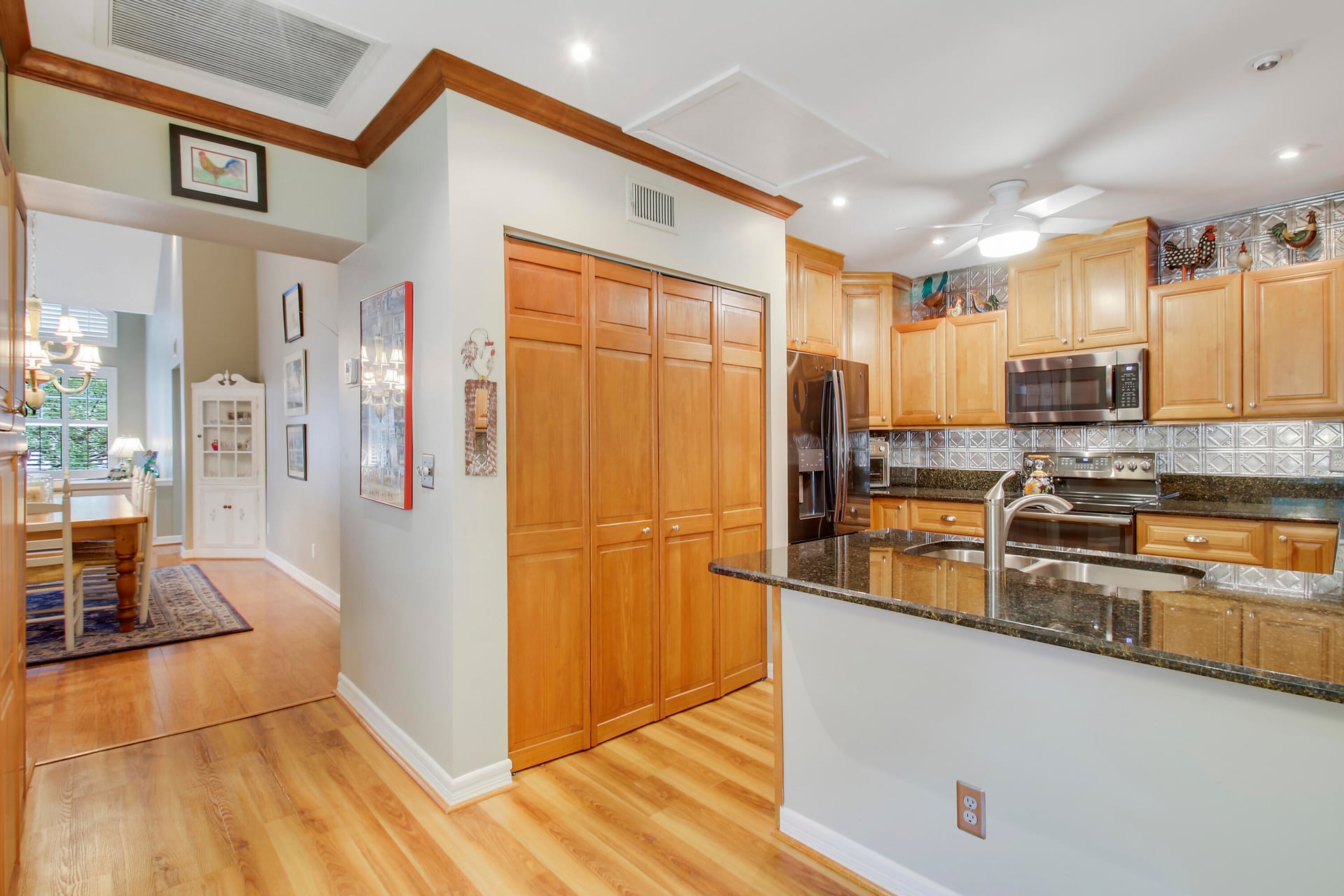 Unit 1103 photo 12