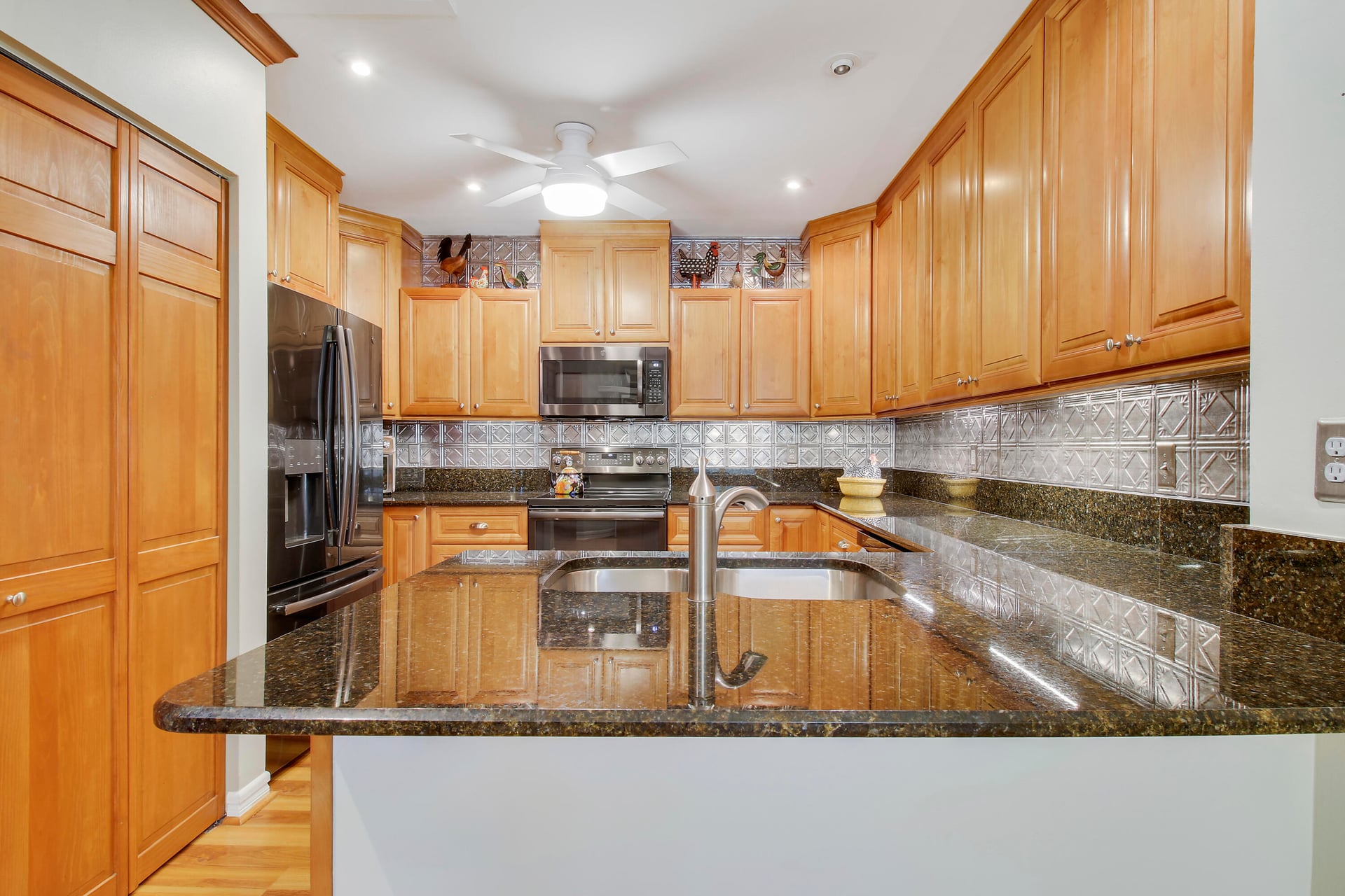 Unit 1103 photo 13