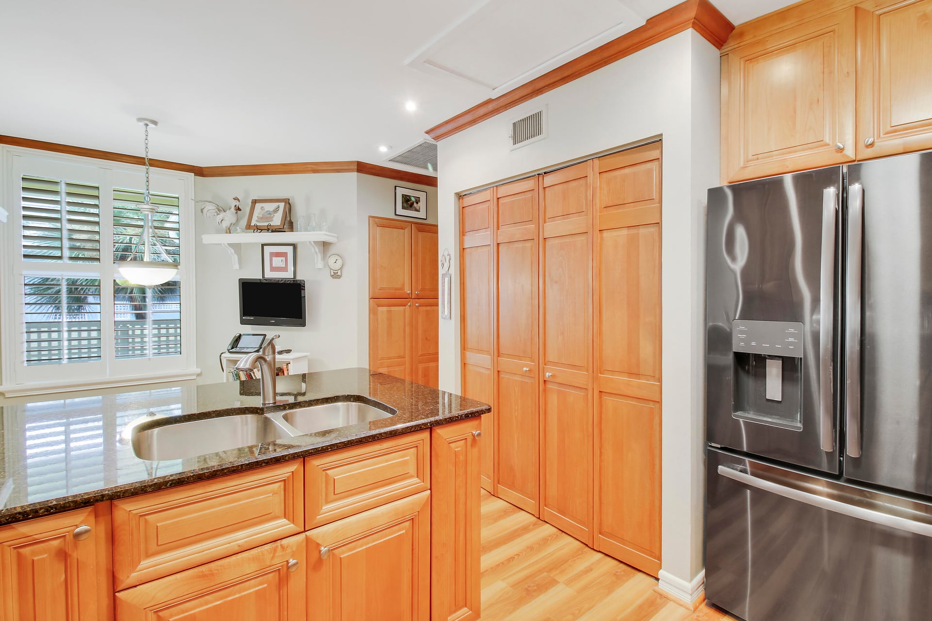 Unit 1103 photo 17