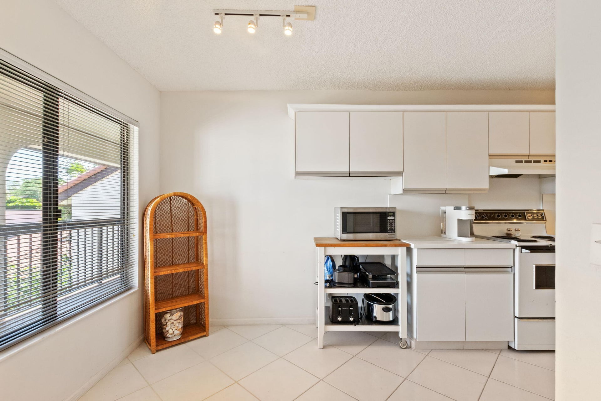 Unit 303 photo 6