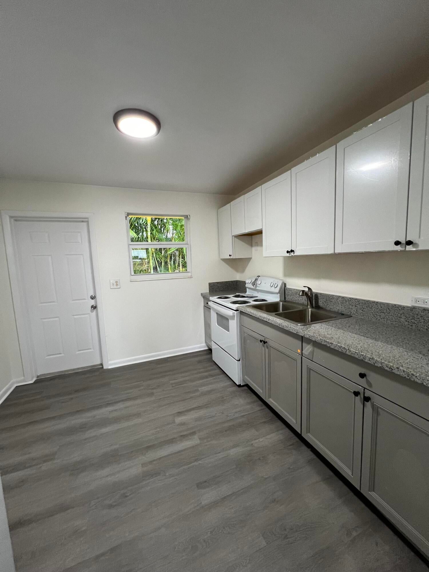 Residence photo 5