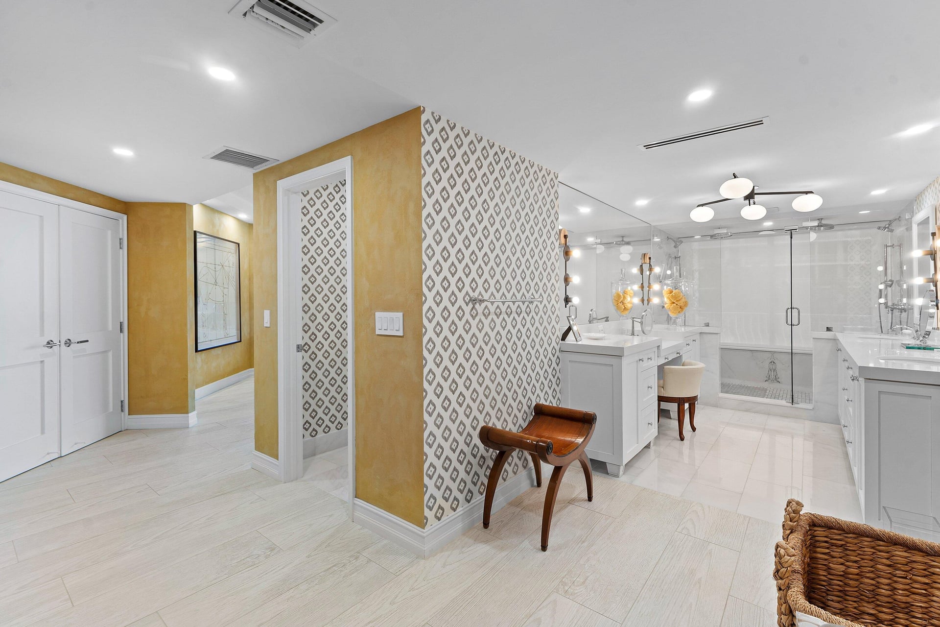 Sloan's Curve Palm Beach Unit 204S photo 23