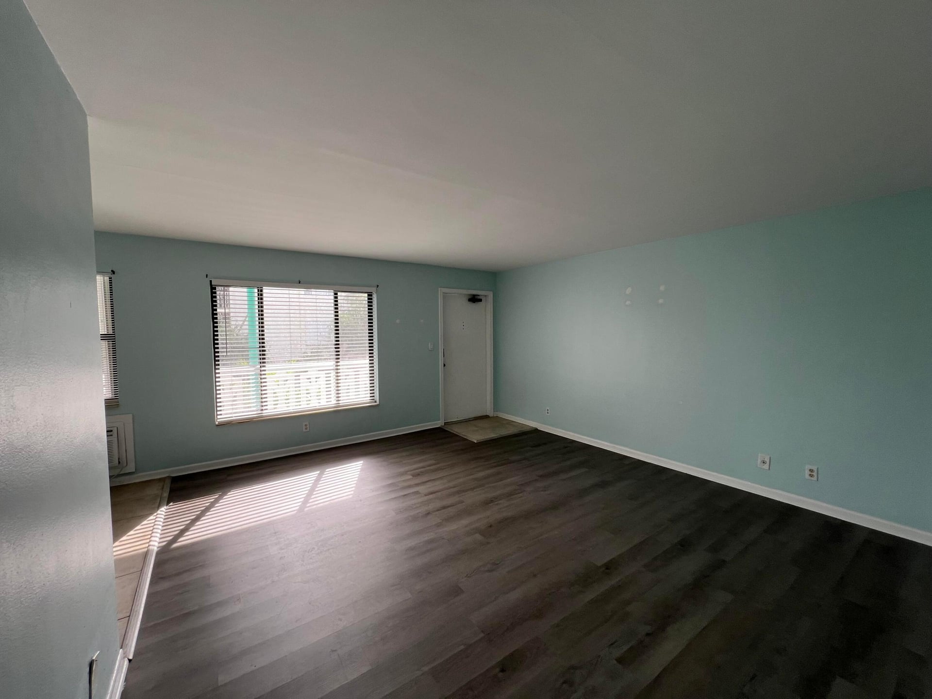 Unit B4 photo 5