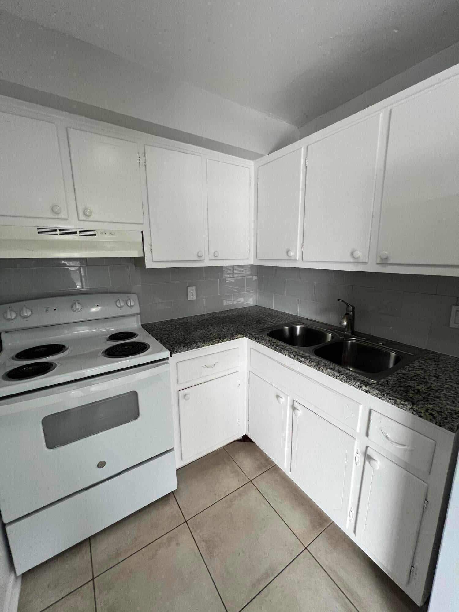 Unit B4 photo 11
