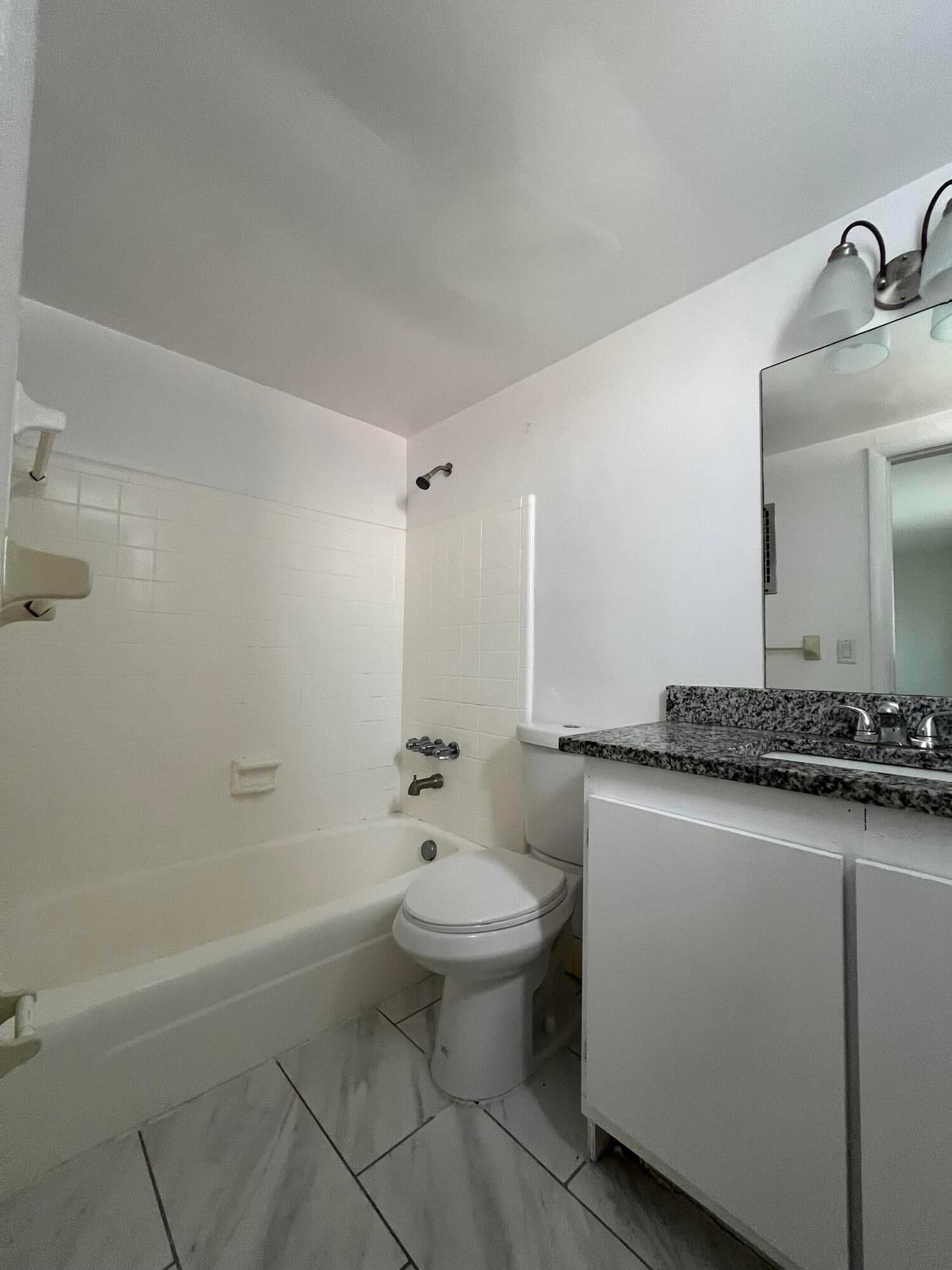 Unit B4 photo 12