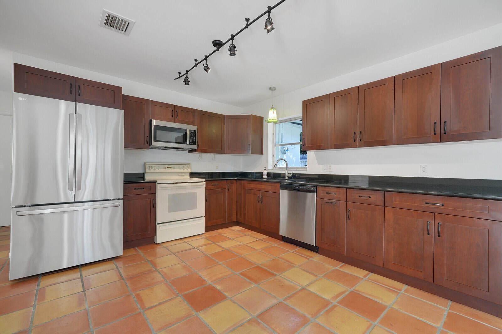 Residence photo 12