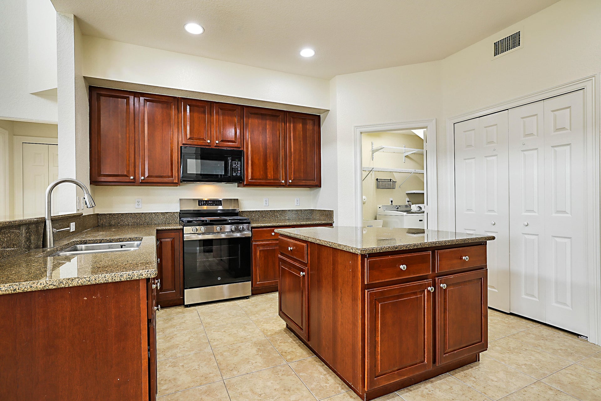 Residence photo 19