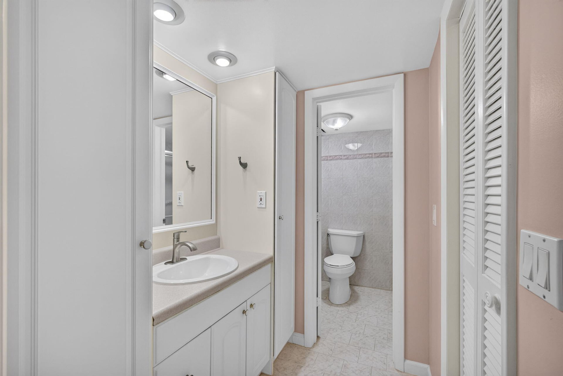 Unit 209 photo 14
