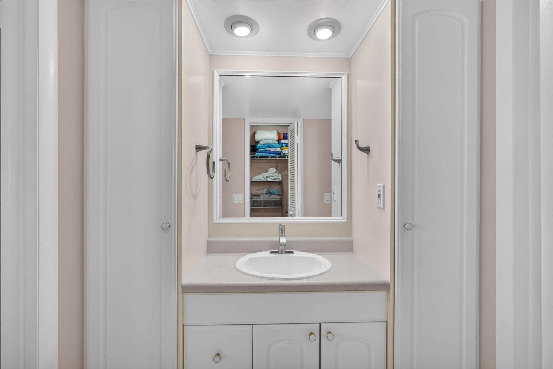 Unit 209 photo 15