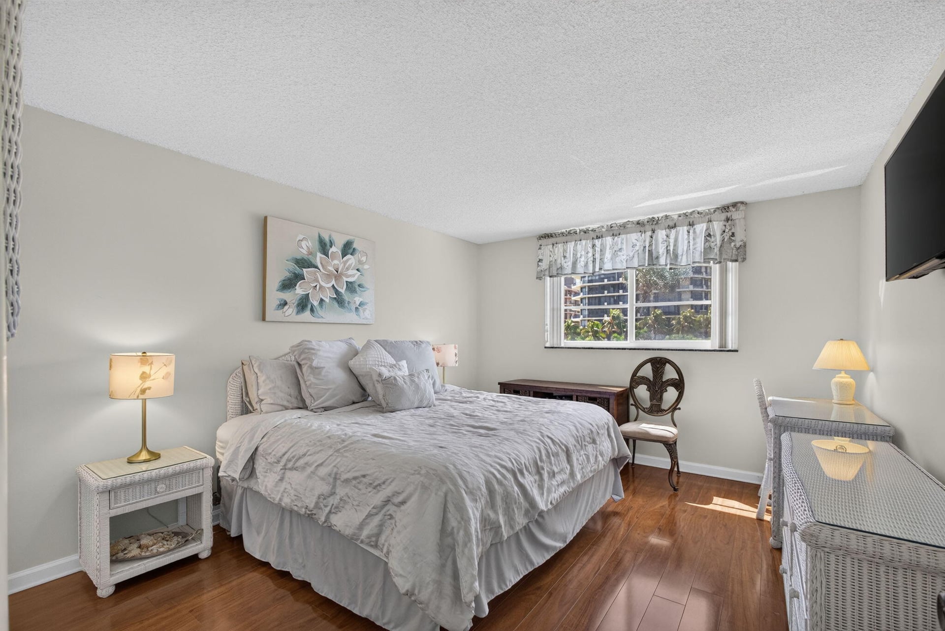 Unit 209 photo 18