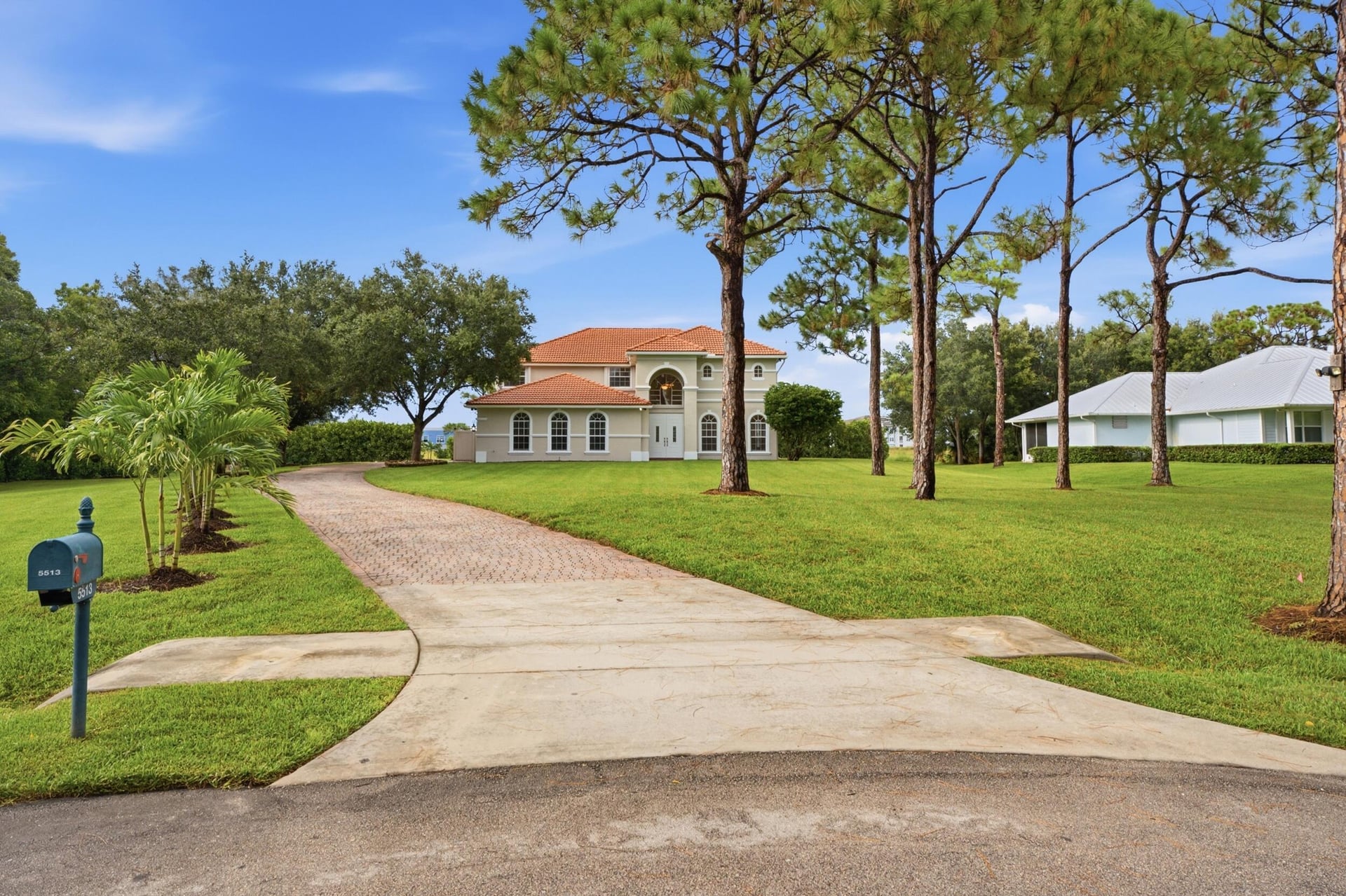 Residence photo 3
