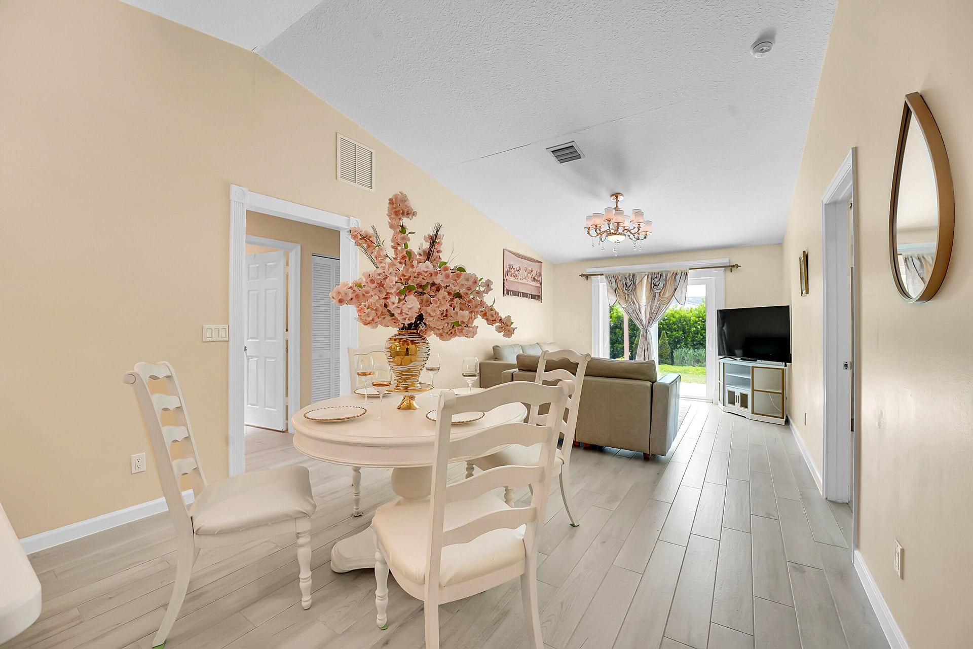  Residence photo 5