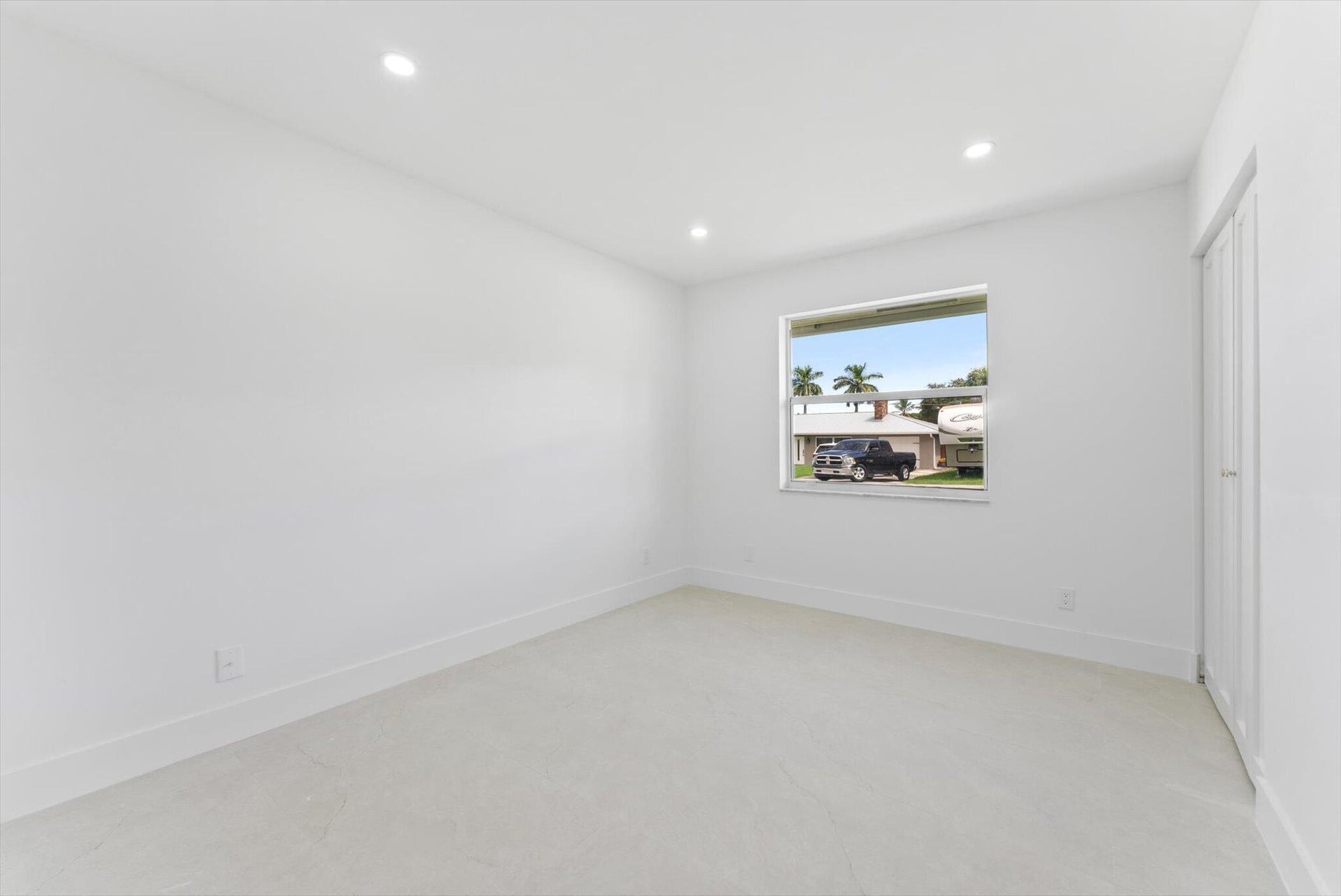 Residence photo 12